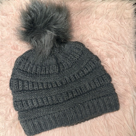 Womens grey hat - Picture 1 of 3